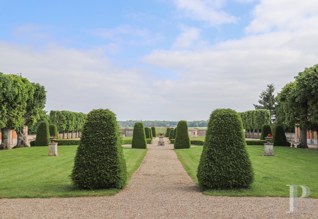 Dans l’Eure, au nord d’Évreux, un château de plaisance du 18e siècle avec parc et jardin à la française - photo  n°64